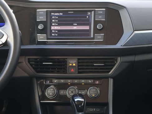 Used 2024 Volkswagen Jetta SE image 14