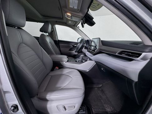 Used 2020 Toyota Highlander XLE image 28