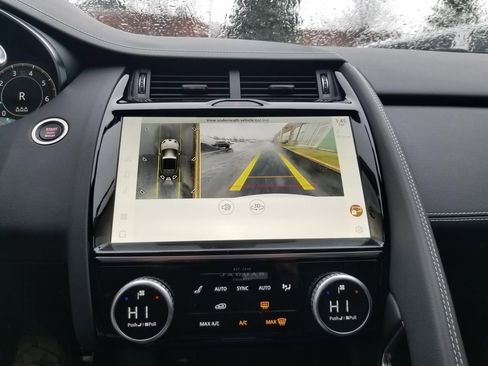 Used 2024 Jaguar E-PACE R-Dynamic SE image 17