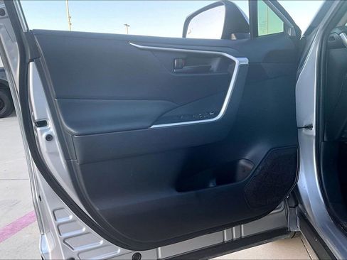 Used 2019 Toyota RAV4 LE image 21