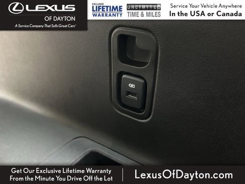 Used 2023 Chevrolet Traverse Premier image 38