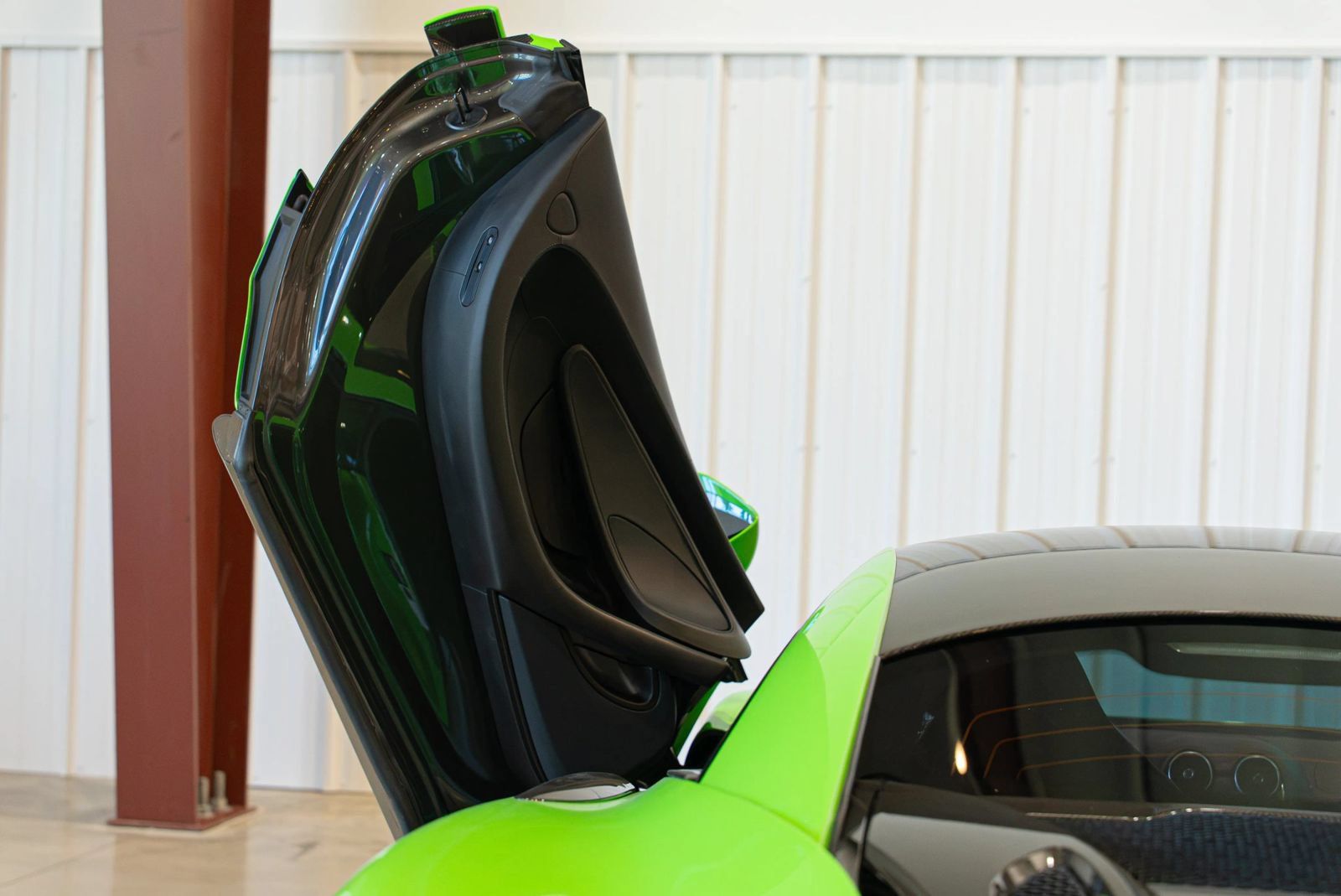 Used 2016 McLaren 570S Coupe RWD image 36