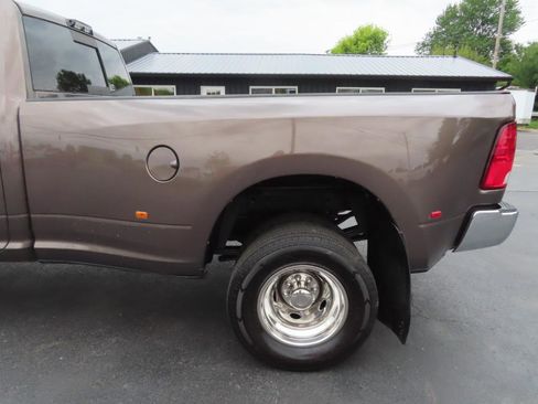 Used 2018 RAM 3500 SLT w/ Luxury Group AWD/4WD image 16