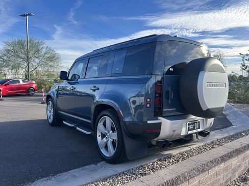 Used 2023 Land Rover Defender 110 SE image 5