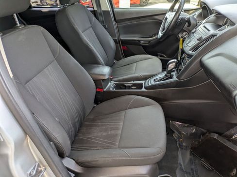 Used 2016 Ford Focus SE w/ SE Sport Package FWD image 27