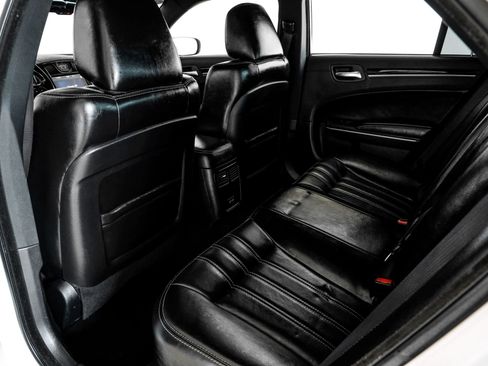 Used 2019 Chrysler 300 S image 41