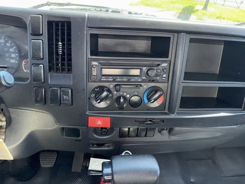 Used 2024 Isuzu NPR RWD image 12