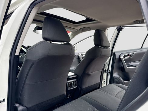 Used 2021 Toyota RAV4 XLE w/ Convenience Package AWD/4WD image 6