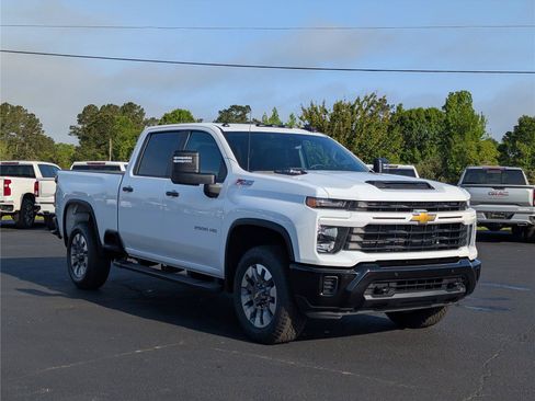 New 2026 Chevrolet Silverado 2500 Custom w/ Custom Value Package AWD/4WD image 4