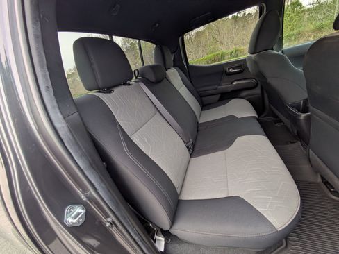 Used 2022 Toyota Tacoma TRD Off-Road image 23