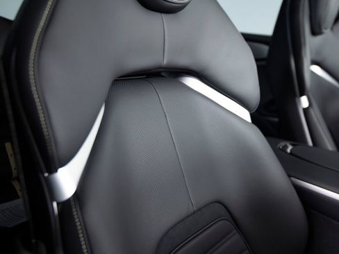 Used 2025 Ferrari Purosangue AWD/4WD image 40