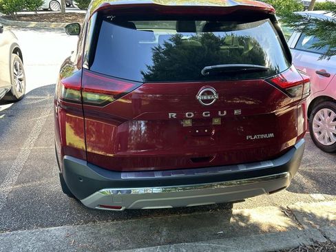 Used 2023 Nissan Rogue Platinum w/ Platinum Premium Package FWD image 3