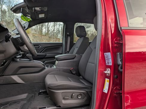 Used 2024 Chevrolet Colorado Trail Boss w/ Technology Package image 12