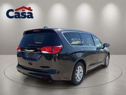 Used 2023 Chrysler Voyager LX FWD image 5