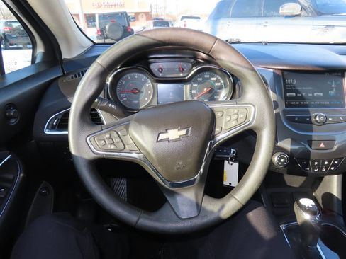 Used 2017 Chevrolet Cruze LT image 43