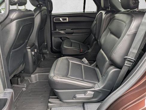 Used 2020 Ford Explorer XLT w/ Equipment Group 202A AWD/4WD image 18
