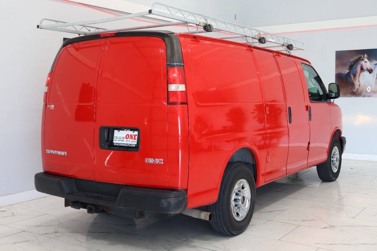 Used 2017 GMC Savana 3500 RWD image 3