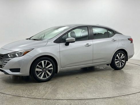 Used 2025 Nissan Versa SV image 3