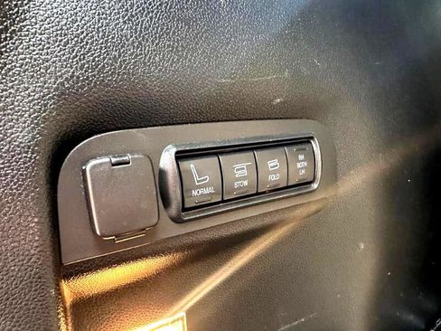 Used 2017 Ford Explorer Limited image 14