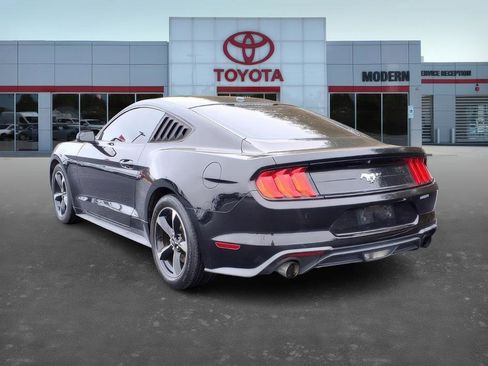 Used 2019 Ford Mustang Coupe image 3