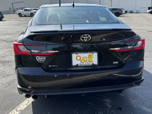 Used 2025 Toyota Camry SE FWD image 19