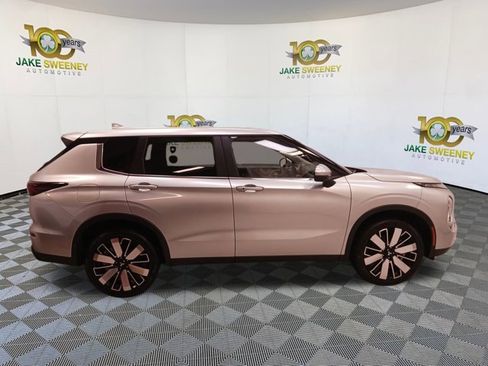 Used 2025 Mitsubishi Outlander SE image 11