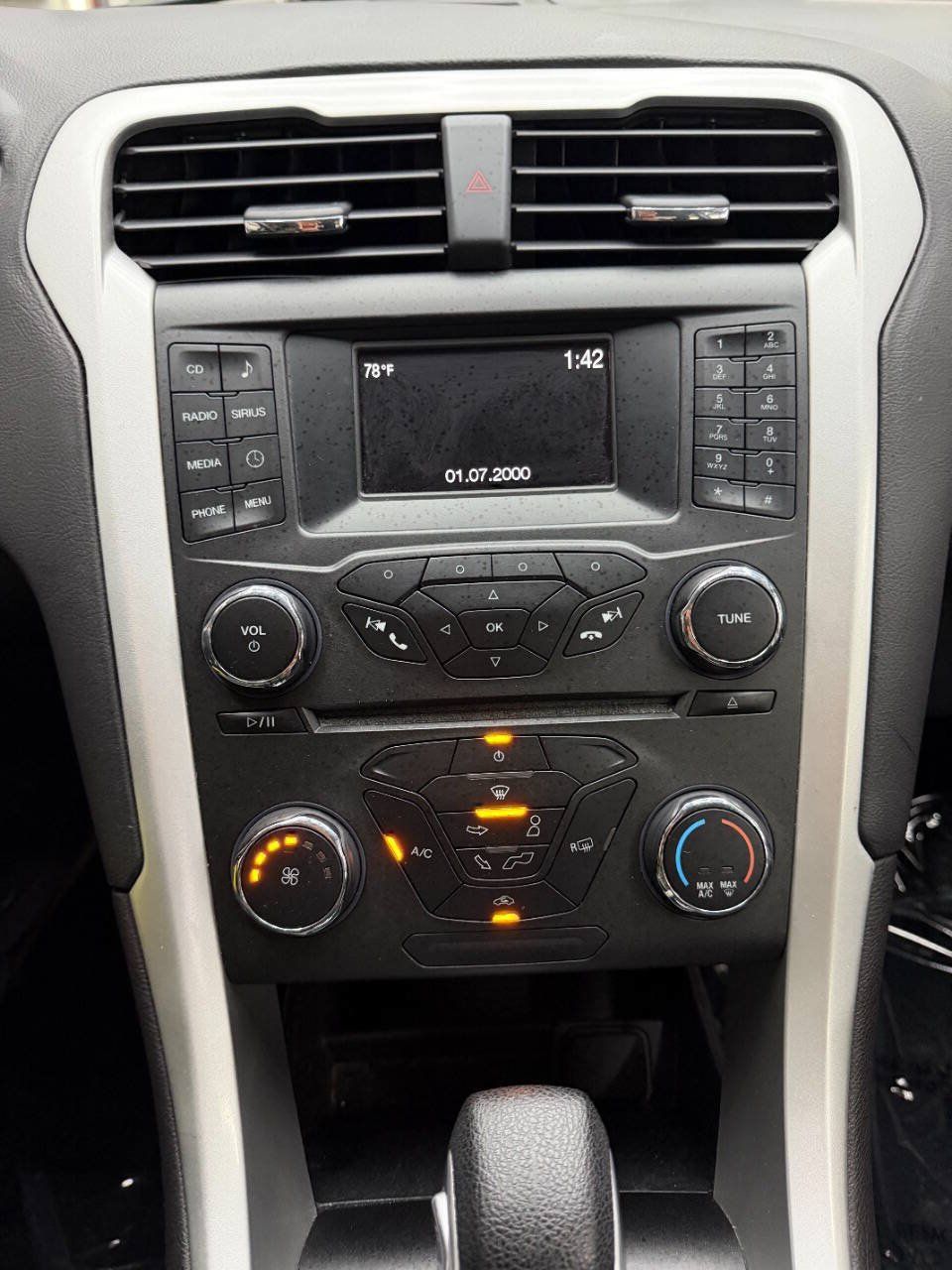 Used 2016 Ford Fusion SE FWD image 27