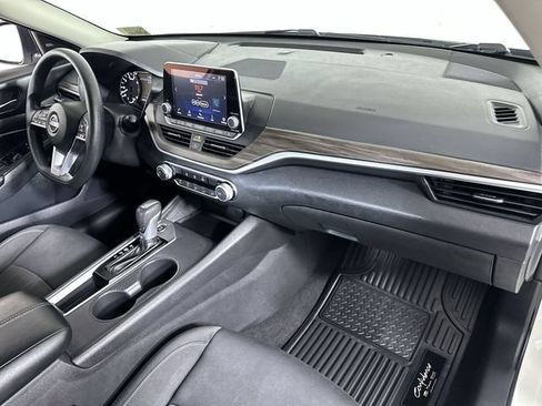 Used 2025 Nissan Altima 2.5 SV FWD image 30