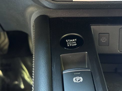 Used 2025 Nissan Kicks SV AWD/4WD image 16