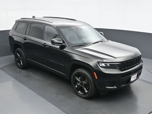 Used 2022 Jeep Grand Cherokee L Laredo image 25