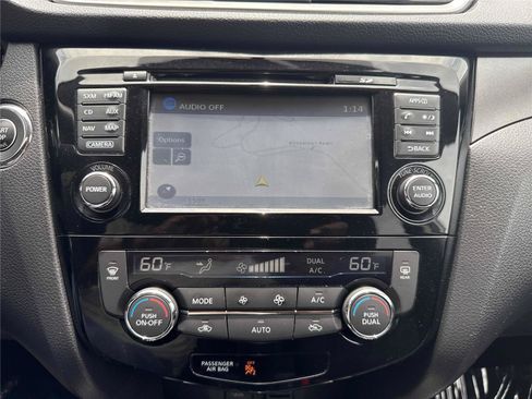 Used 2016 Nissan Rogue SV w/ SV Premium Package FWD image 20