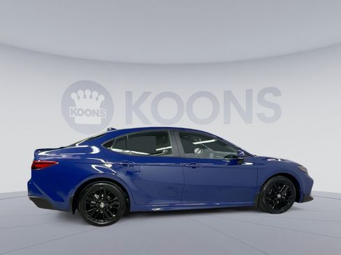 Used 2025 Toyota Camry SE image 13