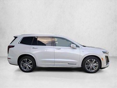 Used 2024 Cadillac XT6 Premium Luxury w/ Technology Package AWD/4WD image 4