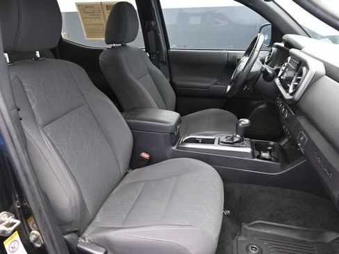 Used 2019 Toyota Tacoma TRD Sport w/ Technology Package AWD/4WD image 32