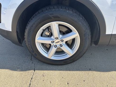 Used 2016 Ford Explorer XLT w/ Equipment Group 201A AWD/4WD image 2