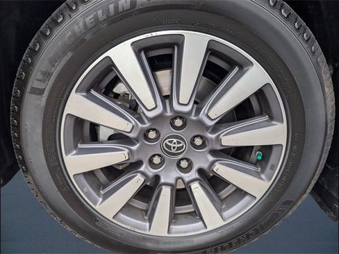 Used 2020 Toyota Sienna XLE image 20