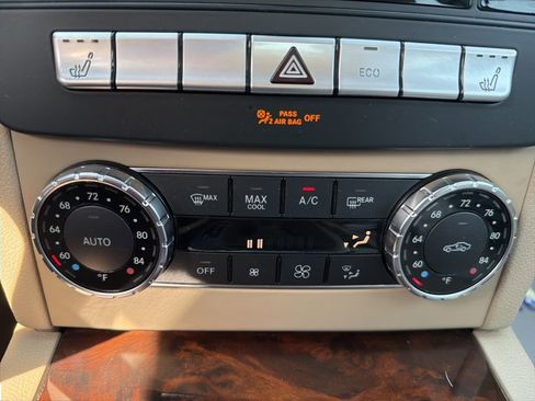 Used 2013 Mercedes-Benz C 300 4MATIC Sedan image 25