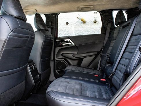 New 2025 Mitsubishi Outlander SE AWD/4WD image 34