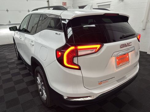 Used 2024 GMC Terrain SLT AWD/4WD image 8