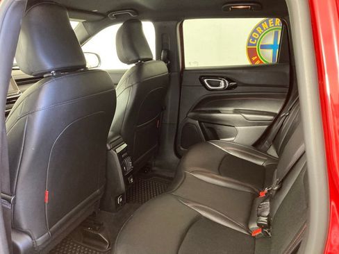 Used 2025 Jeep Compass Trailhawk AWD/4WD image 16