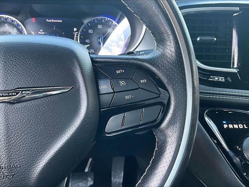 Used 2020 Chrysler Pacifica Limited w/ S Appearance Package image 14