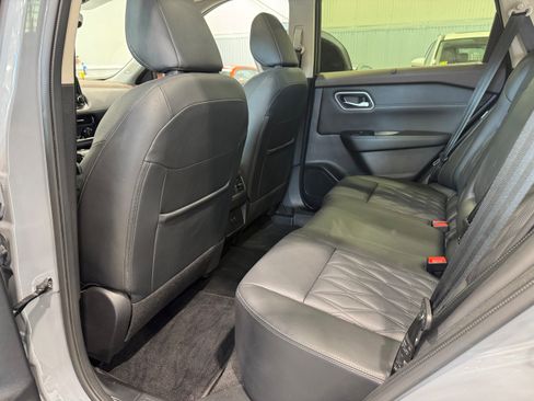 Used 2023 Nissan Rogue Platinum AWD/4WD image 11