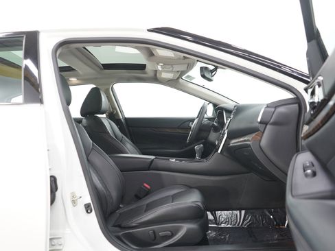 Used 2017 Nissan Maxima Platinum image 11