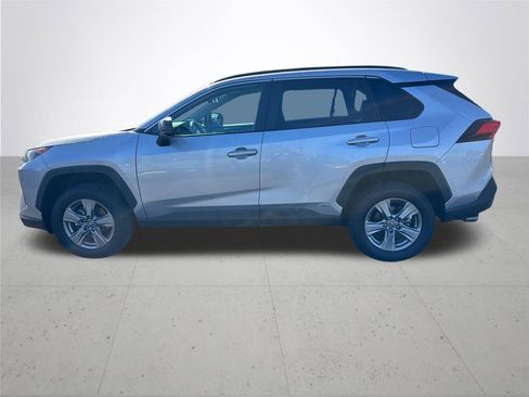 Used 2022 Toyota RAV4 LE image 10