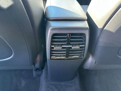 Used 2024 Kia Niro EX Touring image 19