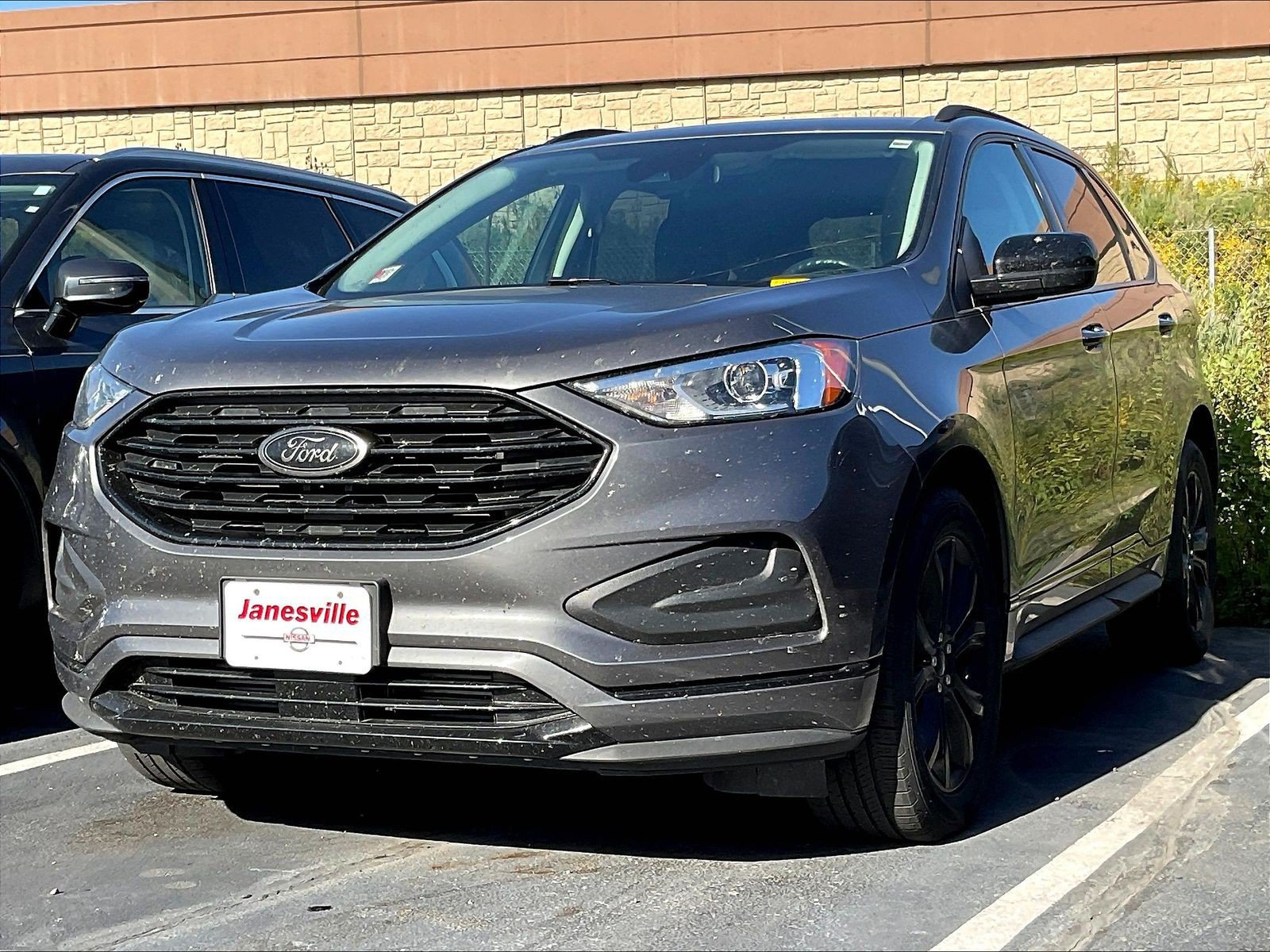 Used 2022 Ford Edge SE w/ Black Appearance Package AWD/4WD image 2