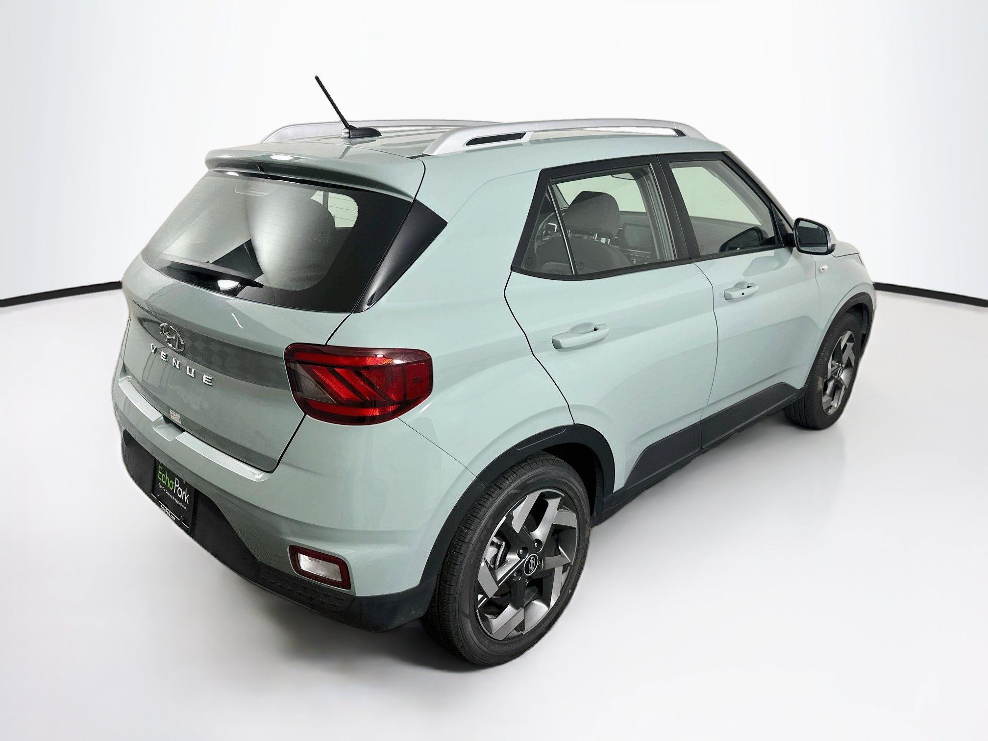 Used 2025 Hyundai Venue SEL FWD image 9