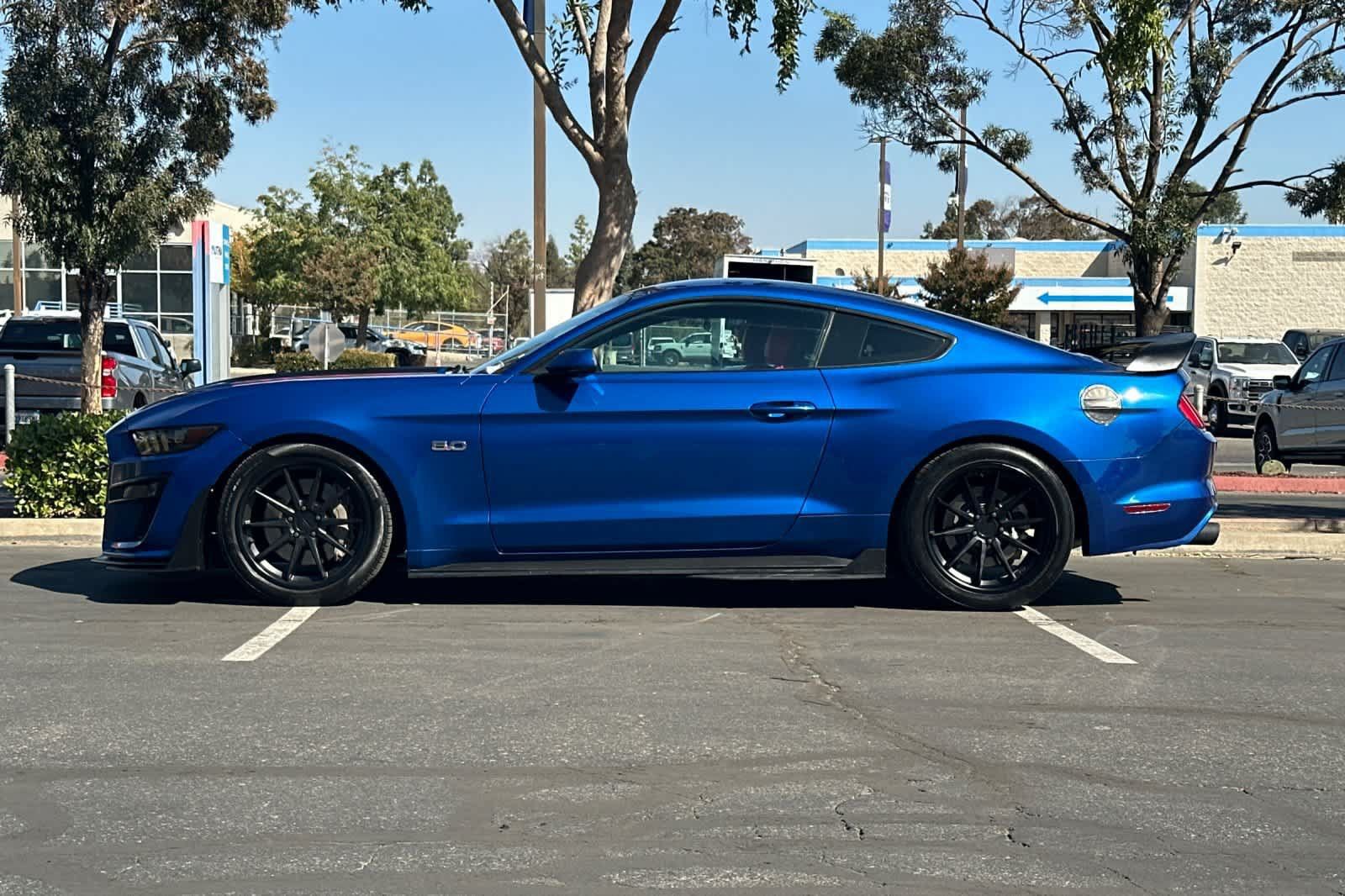 Used 2017 Ford Mustang GT RWD image 6