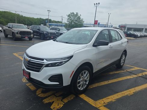 Used 2024 Chevrolet Equinox LS FWD image 8