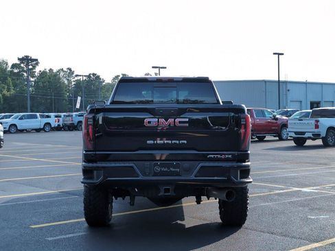 Used 2025 GMC Sierra 2500 AT4X AWD/4WD image 4